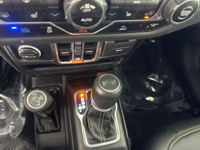 Used 2024 Jeep Wrangler Unlimited Sahara AWD/4WD image 17