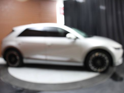Used 2024 Hyundai Ioniq 5 Limited image 35