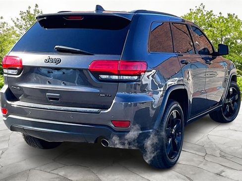 Used 2018 Jeep Grand Cherokee Limited w/ Luxury Group II image 2