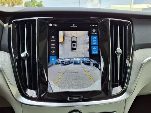 Certified 2025 Volvo S60 B5 Plus AWD/4WD image 27