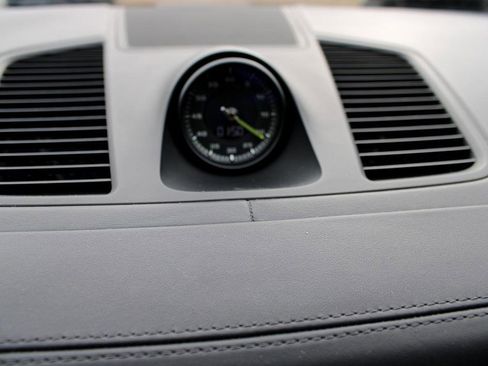 Used 2020 Porsche Cayenne Turbo S image 21