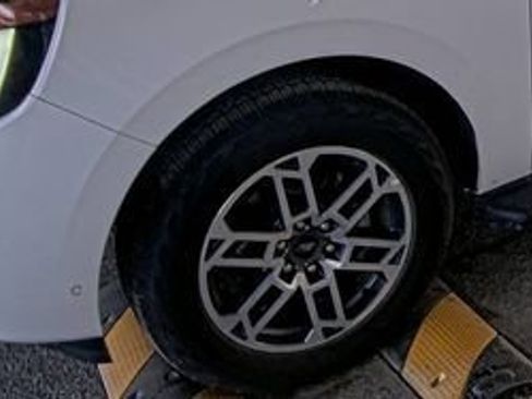 Used 2025 Ford Expedition Active image 7