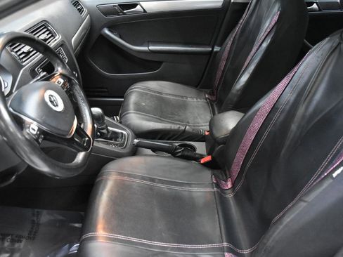 Used 2017 Volkswagen Jetta SE image 25