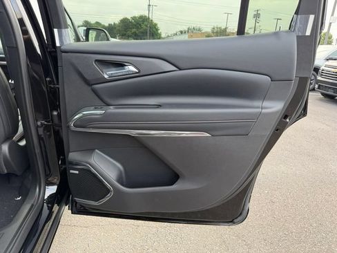 New 2026 Chevrolet Traverse RS w/ LPO, Floor Liner Package AWD/4WD image 11