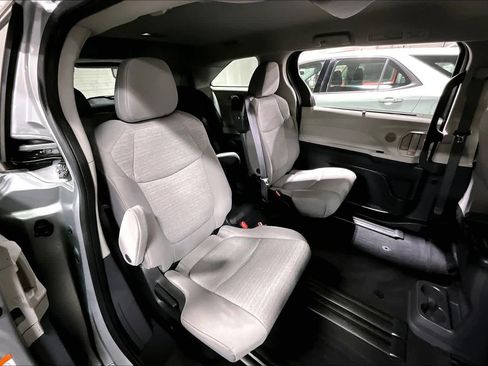 Certified 2022 Toyota Sienna LE image 20