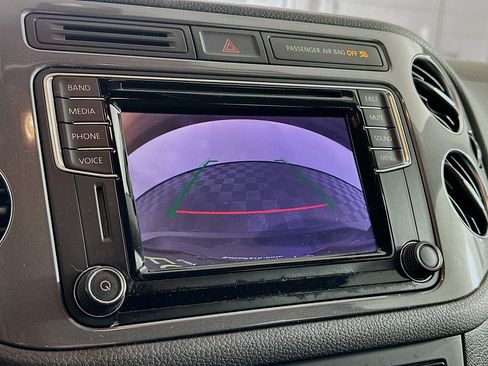 Used 2017 Volkswagen Tiguan S image 22