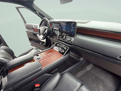 Used 2023 Lincoln Navigator Reserve image 28