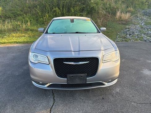 Used 2018 Chrysler 300 Touring L image 20