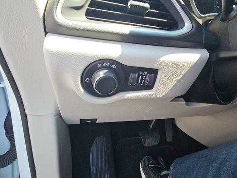 Used 2017 Chrysler Pacifica LX FWD image 22