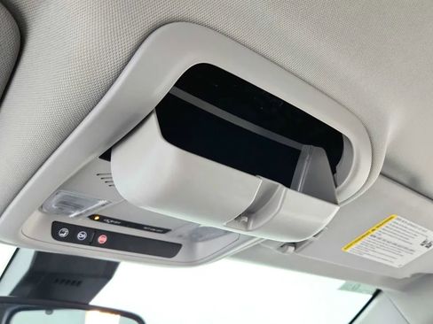 Used 2023 GMC Terrain SLT image 29