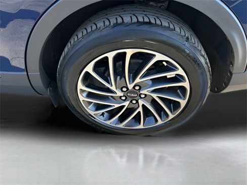 Used 2020 Lincoln Nautilus Reserve image 10