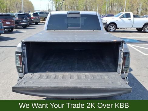 Used 2020 RAM 1500 Classic SLT w/ Luxury Group RWD image 9