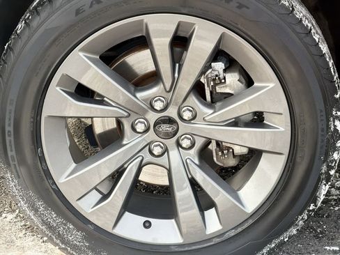 Used 2021 Ford Explorer XLT w/ Equipment Group 202A image 14