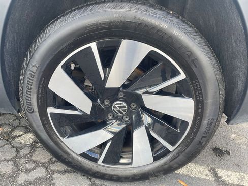 Used 2025 Volkswagen Atlas Cross Sport SE image 25