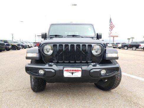 Used 2021 Jeep Gladiator Sport image 3