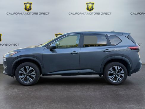 Used 2023 Nissan Rogue SV image 2
