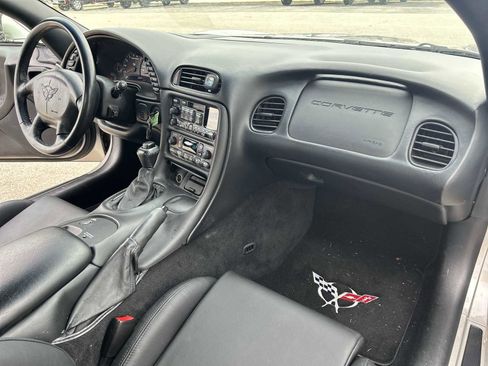 Used 2001 Chevrolet Corvette Convertible w/ Preferred Equipment Group2 image 22