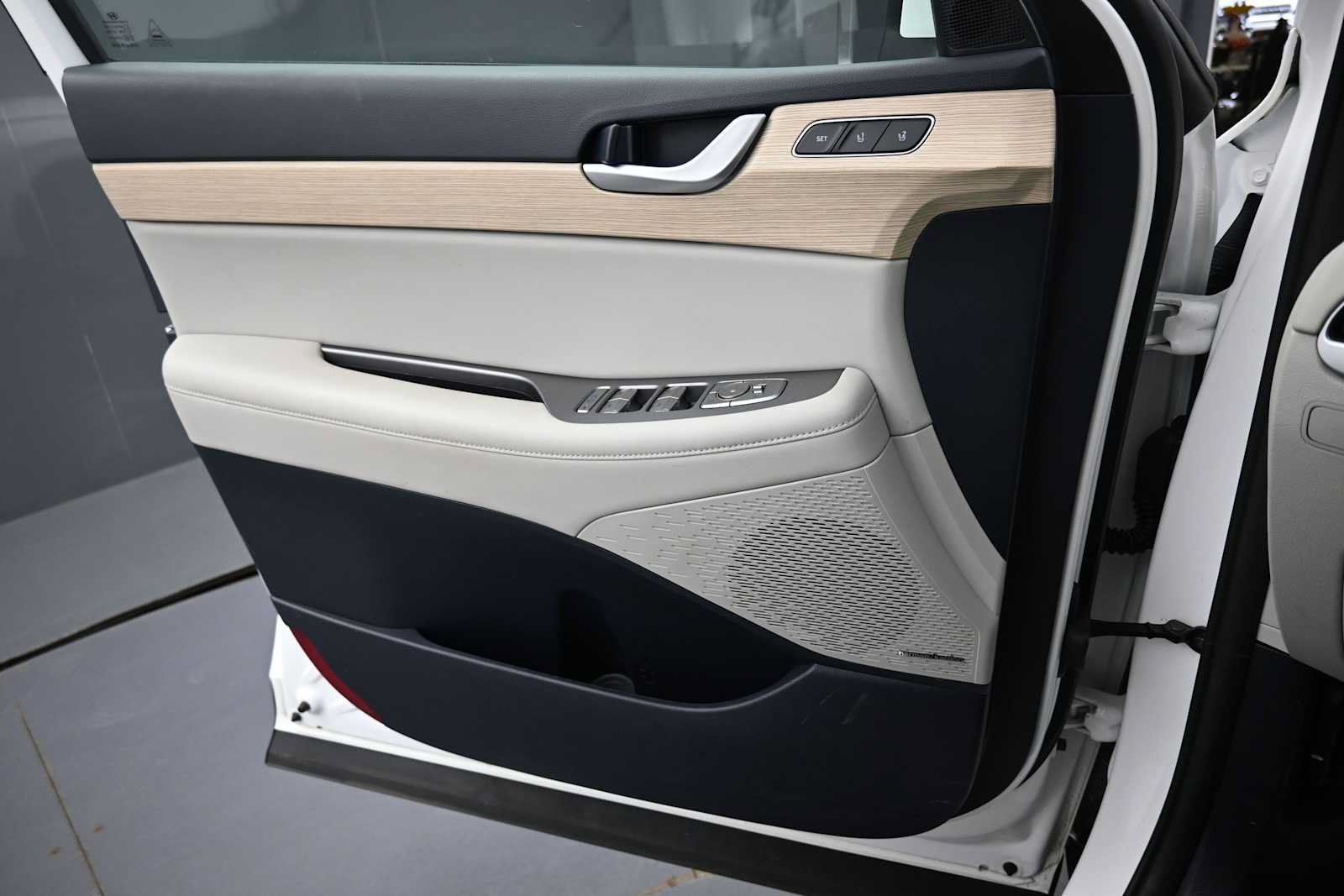Certified 2024 Hyundai Palisade Limited AWD/4WD image 11