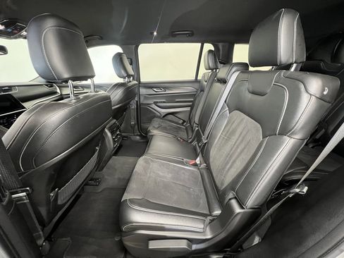 Used 2024 Jeep Grand Cherokee L Laredo image 5