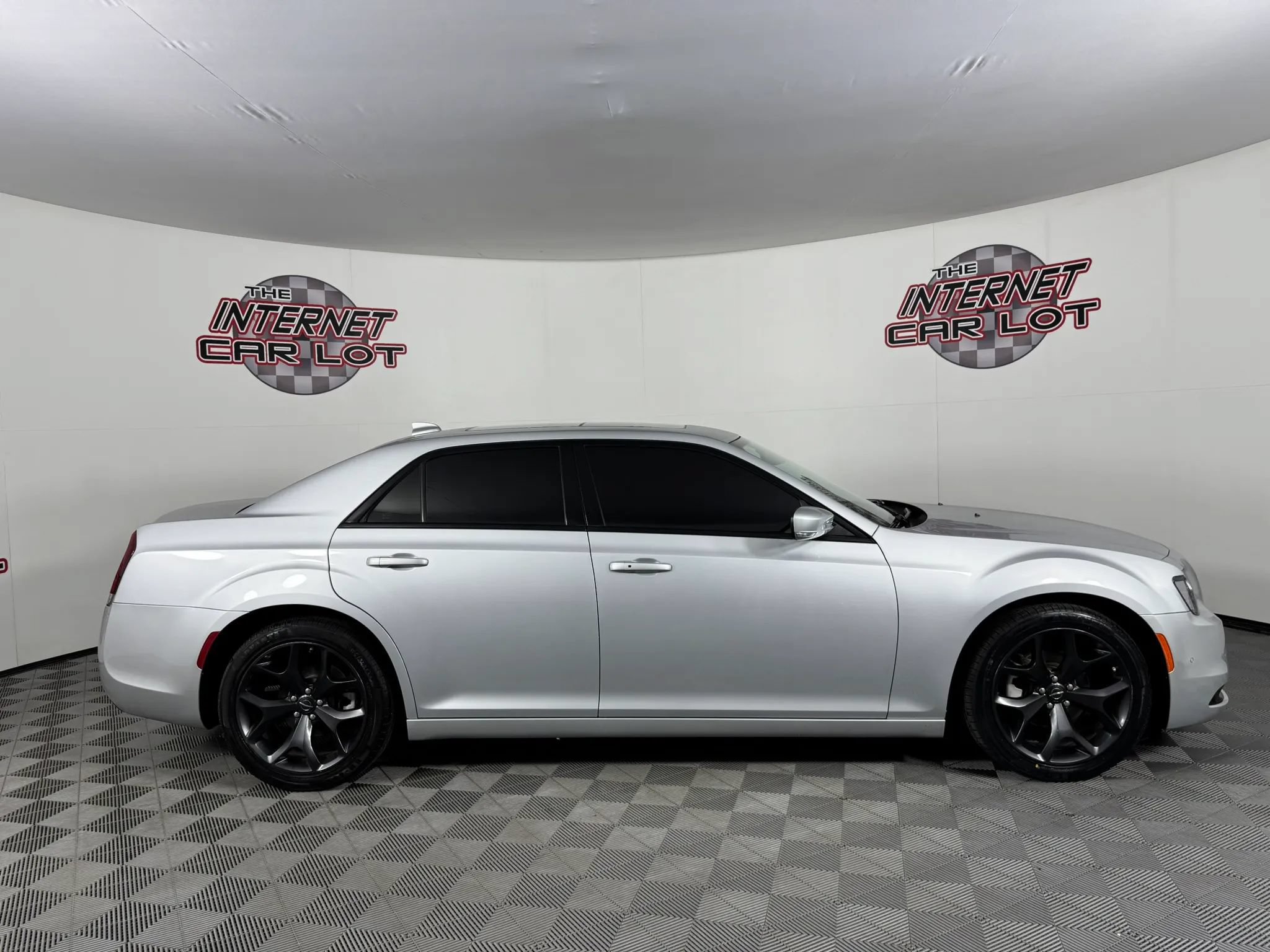 Used 2023 Chrysler 300 S RWD image 8