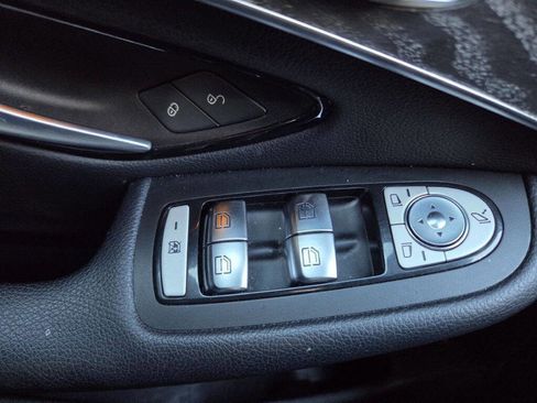 Used 2018 Mercedes-Benz GLC 300 w/ Premium Package image 51