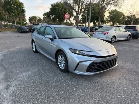 Used 2025 Toyota Camry LE image 7