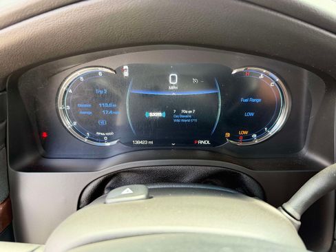 Used 2019 Cadillac Escalade ESV Luxury AWD/4WD image 17