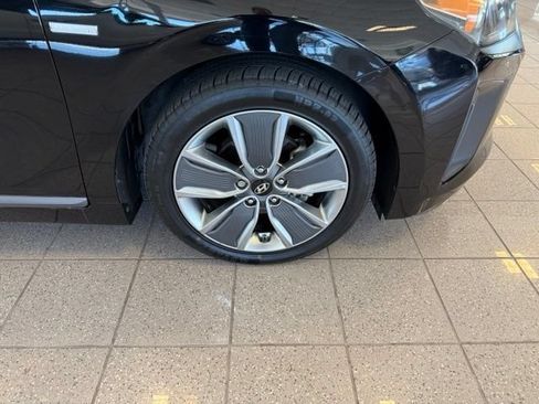 Used 2017 Hyundai Ioniq Limited FWD image 11