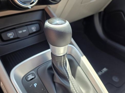 New 2025 Hyundai Venue SEL image 30