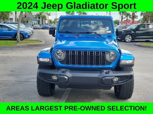 Used 2024 Jeep Gladiator Sport AWD/4WD image 2