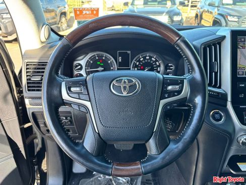 Used 2017 Toyota Land Cruiser AWD/4WD image 20