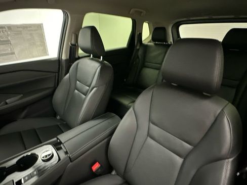 Used 2024 Nissan Rogue SL AWD/4WD image 9