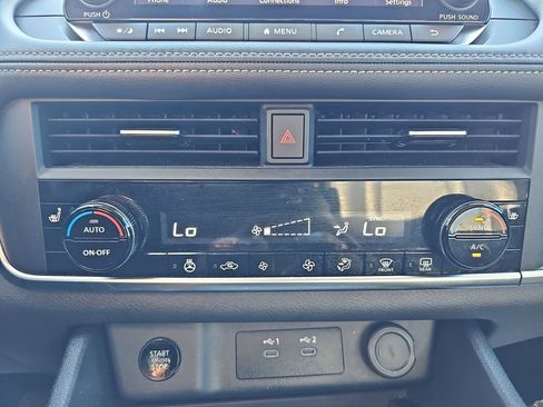 Used 2025 Nissan Rogue SV w/ SV Premium Package image 26