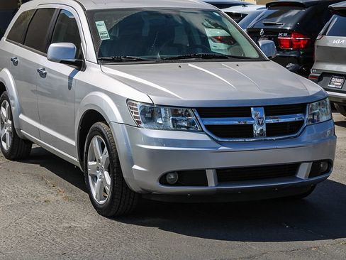 Used 2009 Dodge Journey R/T w/ Flexible Seating Group FWD image 3