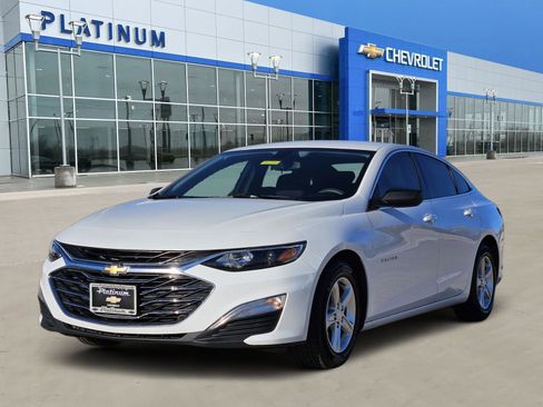 Used 2020 Chevrolet Malibu LS image 2
