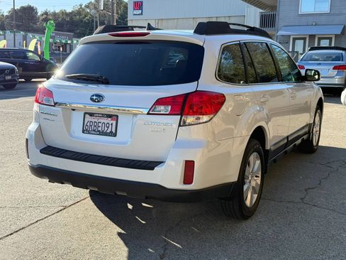 Used 2011 Subaru Outback 2.5i Limited AWD/4WD image 6