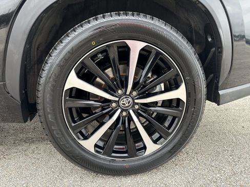 Certified 2021 Toyota Highlander XSE FWD image 19