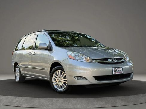 Used 2008 Toyota Sienna XLE AWD/4WD image 3