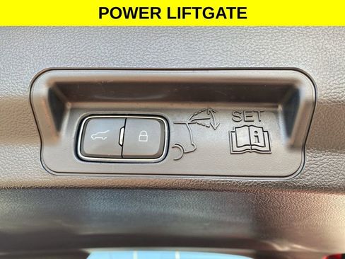 Used 2023 Ford Explorer XLT w/ Equipment Group 202A AWD/4WD image 17