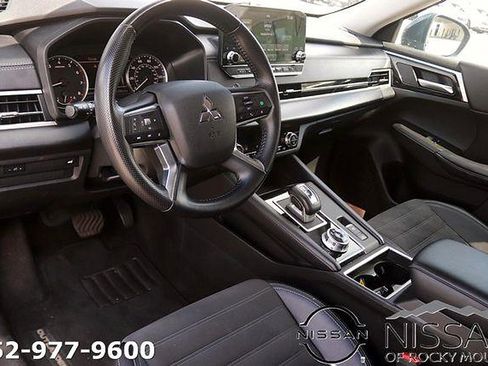 Used 2024 Mitsubishi Outlander AWD image 12