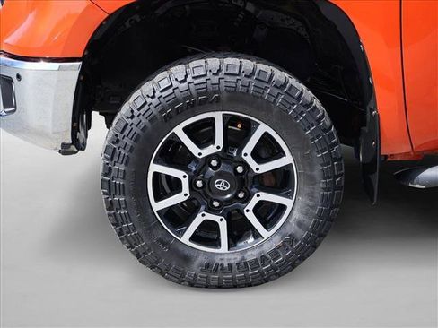 Certified 2018 Toyota Tundra SR5 w/ TRD Off Road Package AWD/4WD image 28