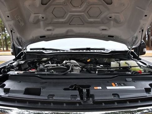 Used 2025 Ford F250 Lariat w/ FX4 Off-Road Package image 19