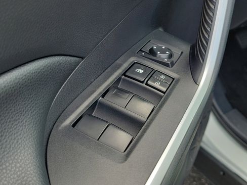 Used 2019 Toyota RAV4 LE image 20