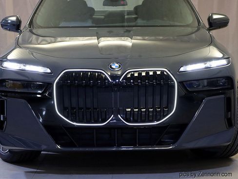 Used 2026 BMW 750e xDrive w/ Executive Package image 6