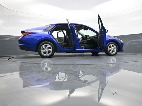 Certified 2023 Hyundai Elantra SE w/ Cargo Package image 47