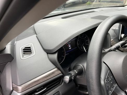 Used 2025 Nissan Altima 2.5 SV FWD image 34