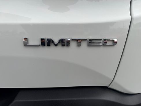 Used 2019 Jeep Renegade Limited AWD/4WD image 30