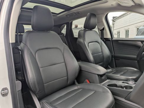 Used 2022 Ford Escape Titanium AWD/4WD image 11