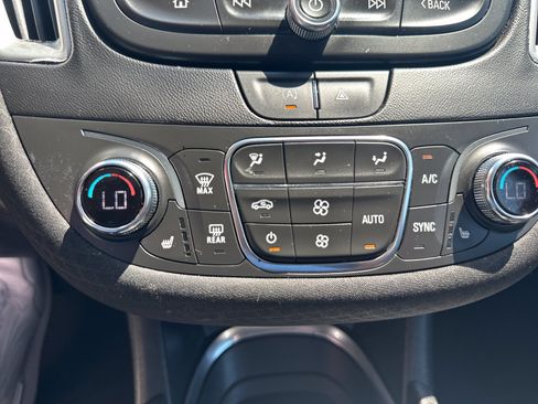 Used 2023 Chevrolet Malibu LT FWD image 16