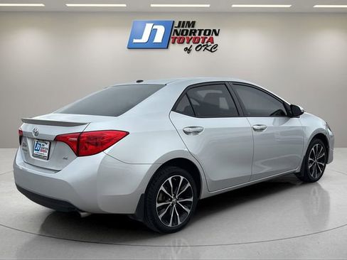 Used 2017 Toyota Corolla SE w/ SE Premium Package FWD image 5